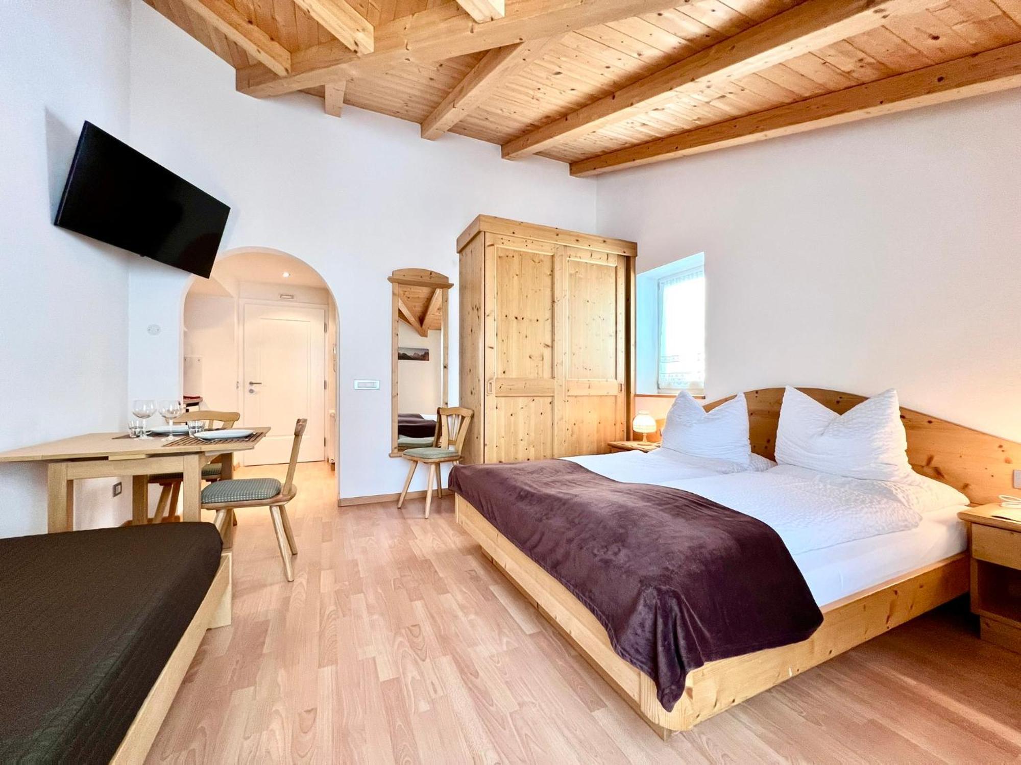 Enjoy Dolomites - Chalet Santa Cristina Val Gardena Quarto foto